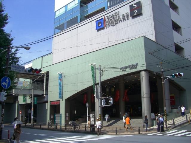 Shopping centre. Tokyu Square, which is also 960m concert hall to Tokyu Square