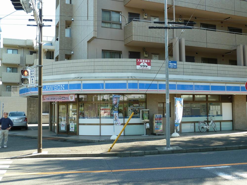 Convenience store. Convenient Lawson of 210m at the 210m flat to Lawson