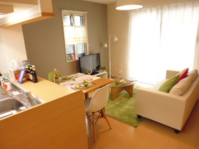 Living and room. It bounces also conversation of family in a bright room