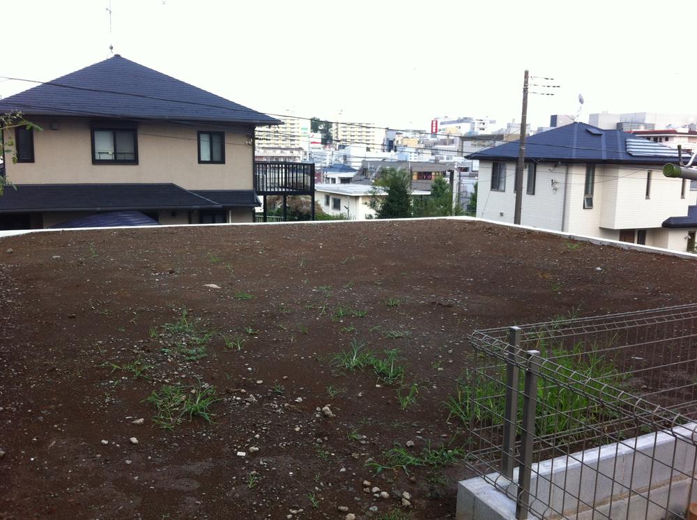 Local appearance photo. There is the east side road height difference, Good view