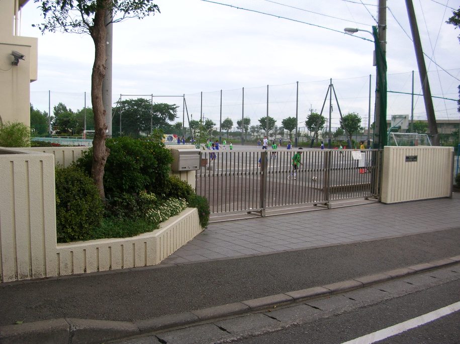 Primary school. 1200m to Azamino first elementary school (elementary school)