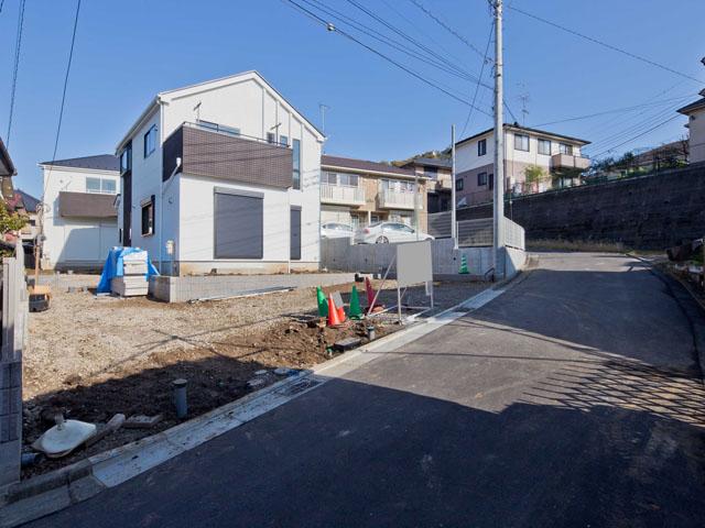 Local photos, including front road. Local (11 May 2013) Shooting