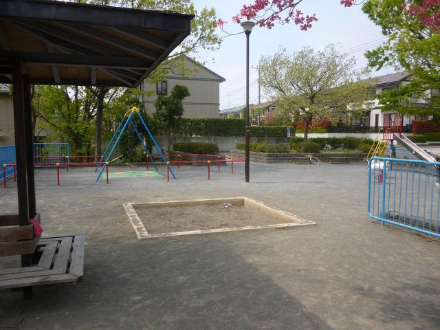 park. 160m to Kamoshida fourth park (park)