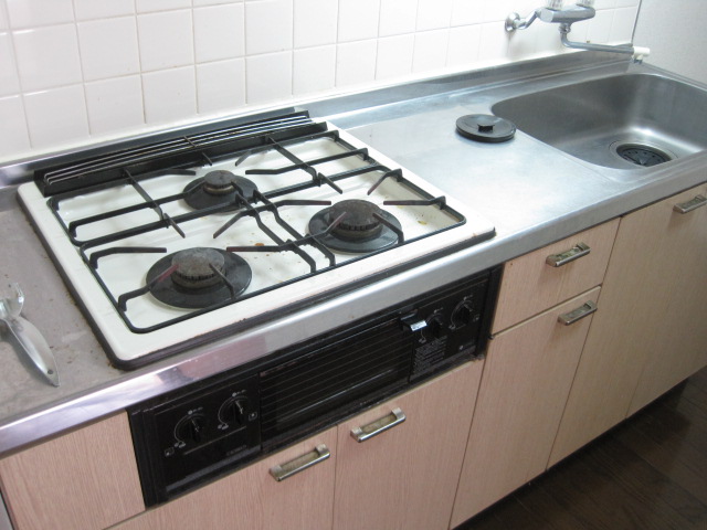 Kitchen. 3-neck gas stove with system Kitchen