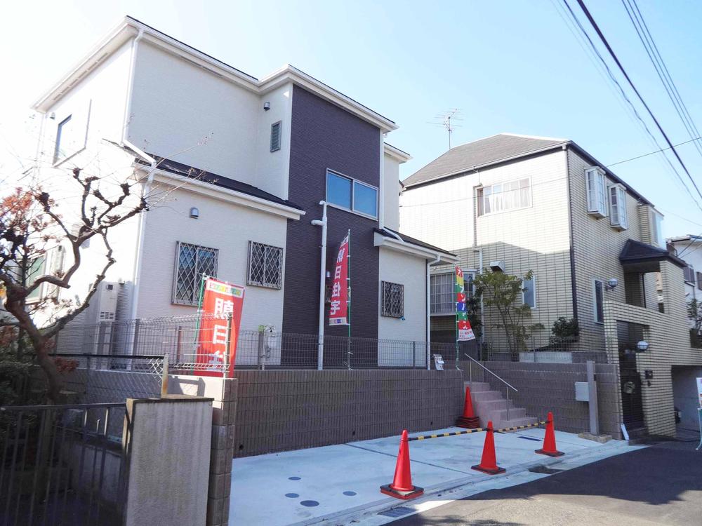 Local appearance photo. Local (12 May 2013) Shooting