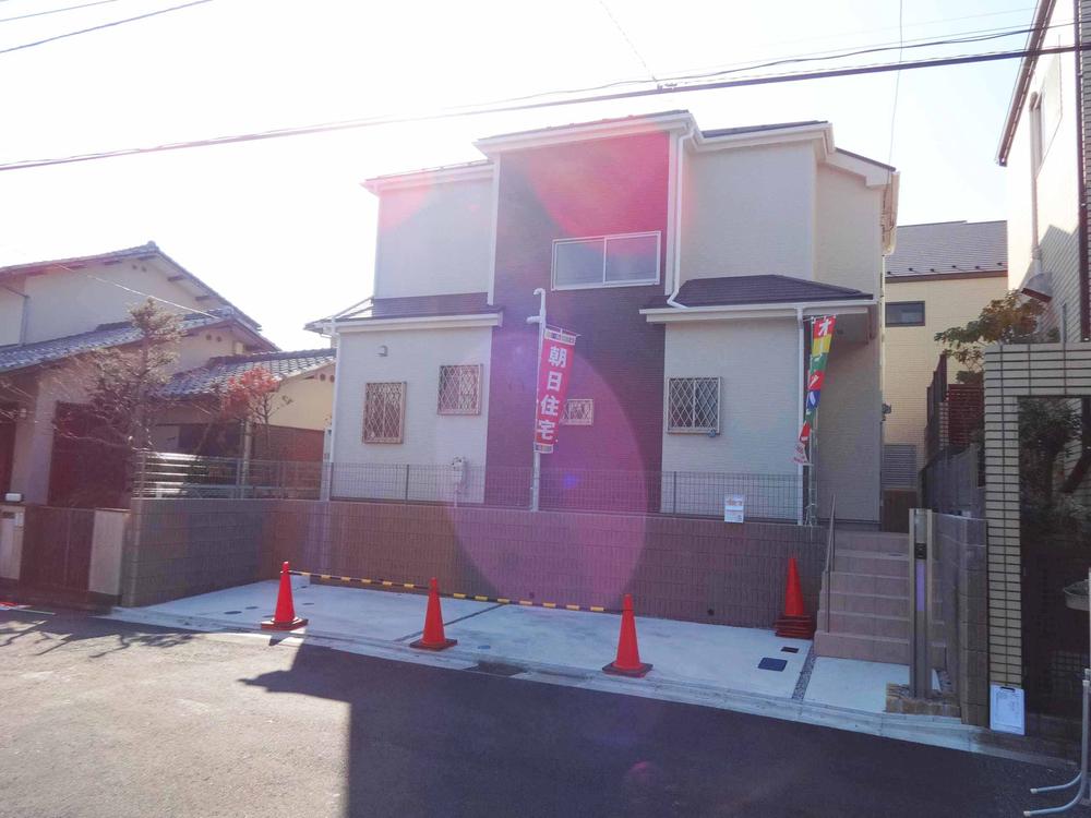 Local photos, including front road. Local (12 May 2013) Shooting