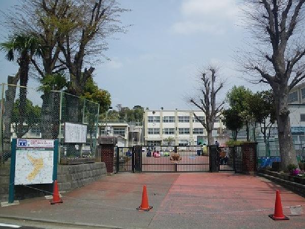 Primary school. 700m Kawasaki City to Yamauchi elementary school "Yamauchi elementary school"