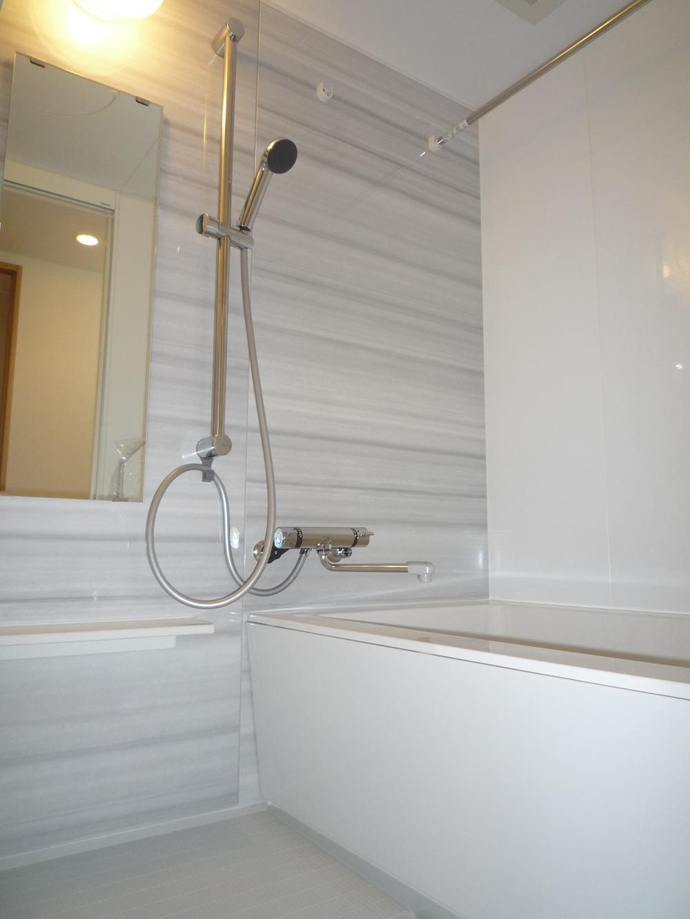 Bathroom. Panasonic unit bus ・ Heat insulation is a bathtub.