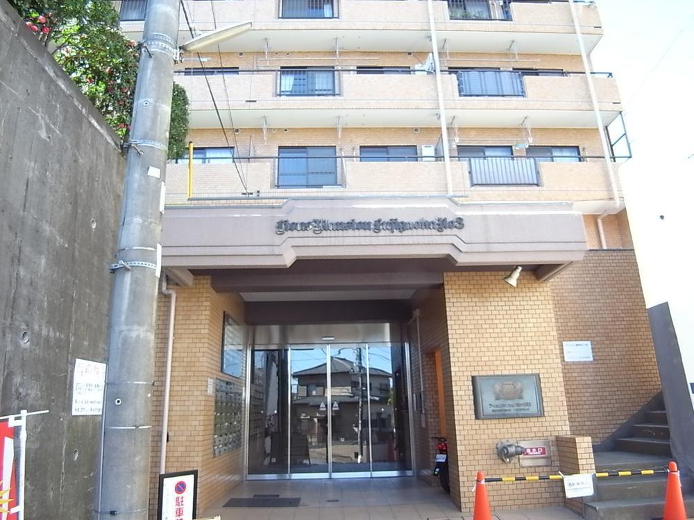 Entrance. Common areas