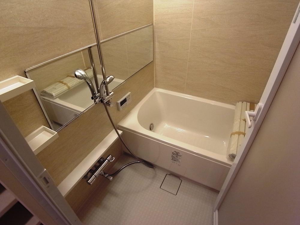 Bathroom. Indoor (11 May 2013) Shooting