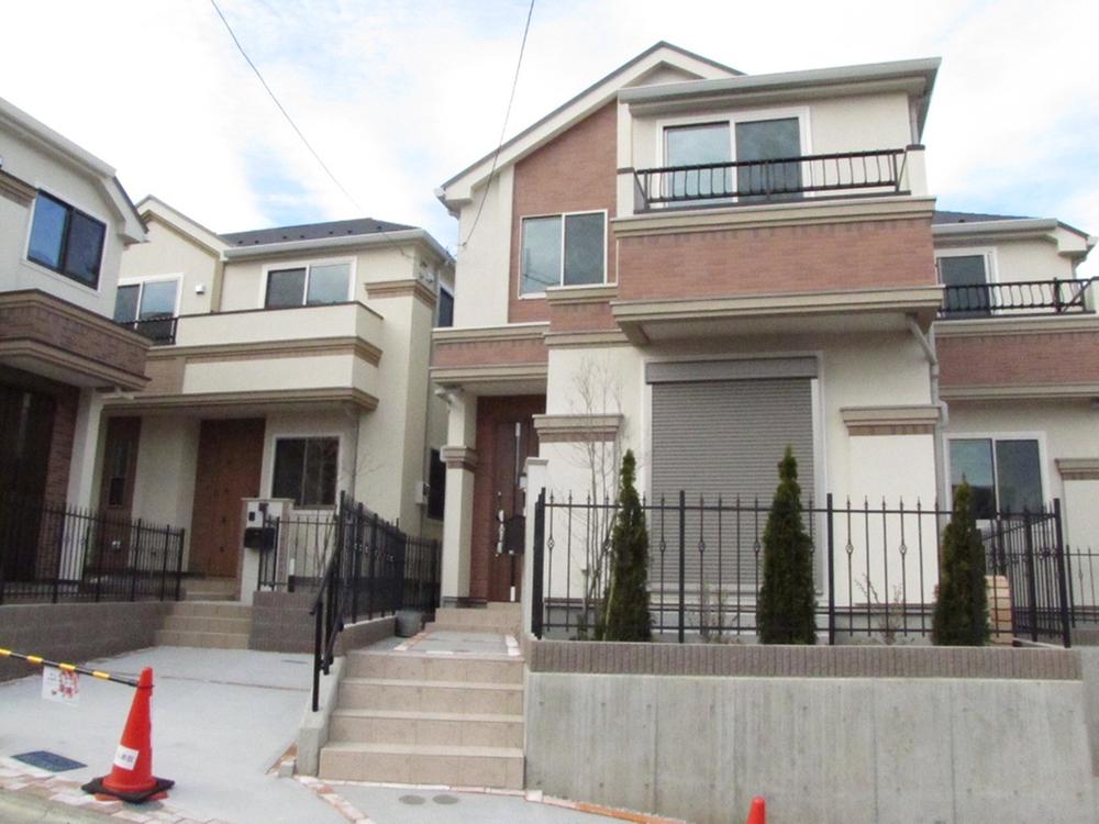 Local appearance photo. Local (12 May 2013) Shooting