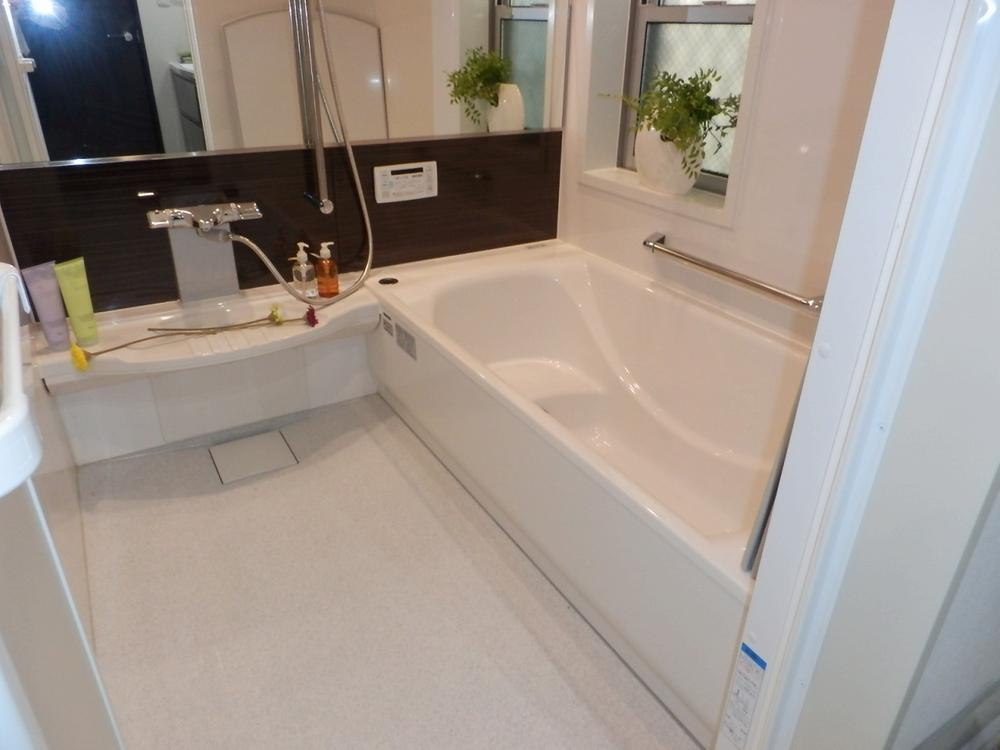 Same specifications photo (bathroom). bathroom The company specification example With bathroom dryer Bright colors of the system bus Outer hook eco Jaws adopted