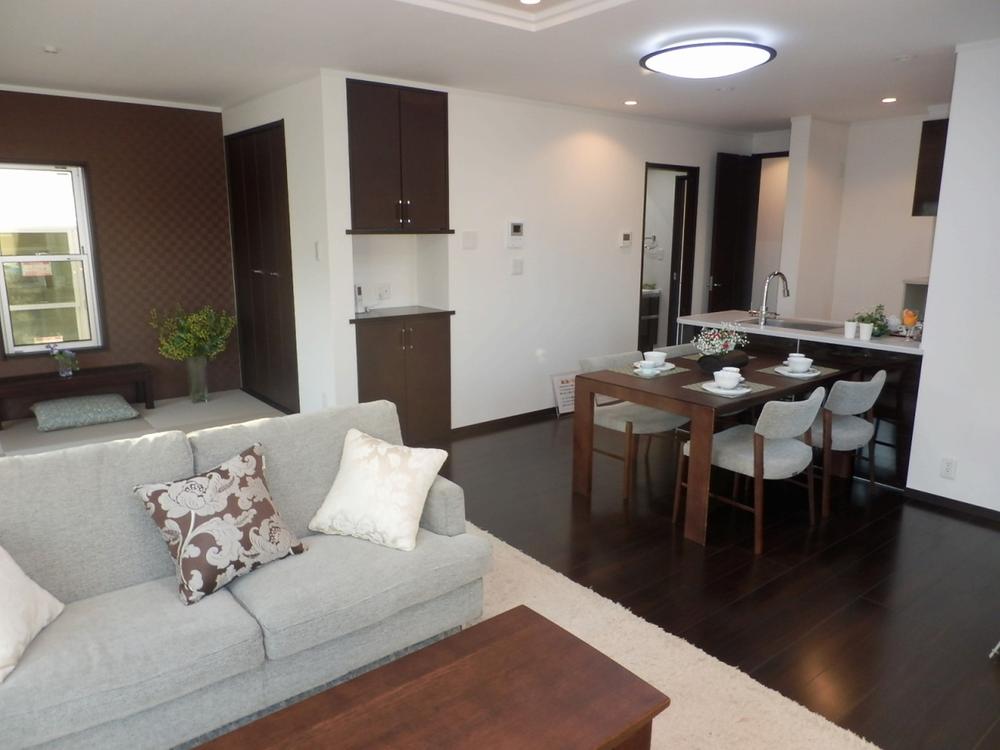 Same specifications photos (living). living The company specification example