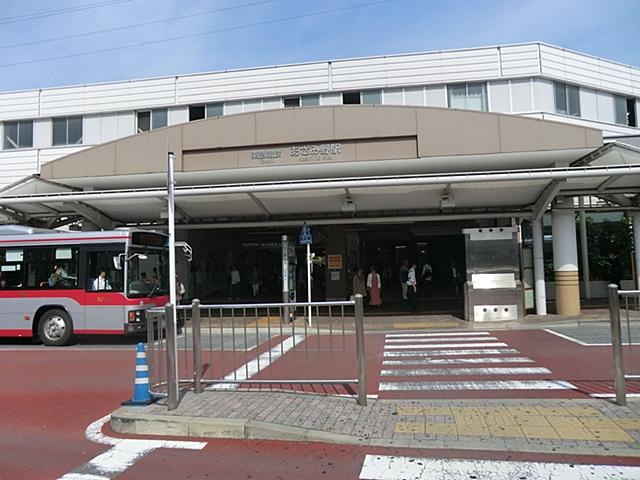 station. Denentoshi 1100m to Azamino Station