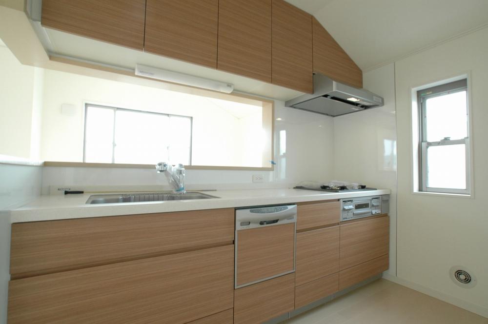 Same specifications photo (kitchen). Face-to-face kitchen, you can enjoy a conversation with your family while cooking ☆