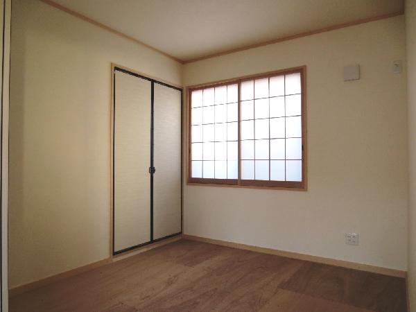 Non-living room. About a 4.5 Pledge of Japanese-style room.