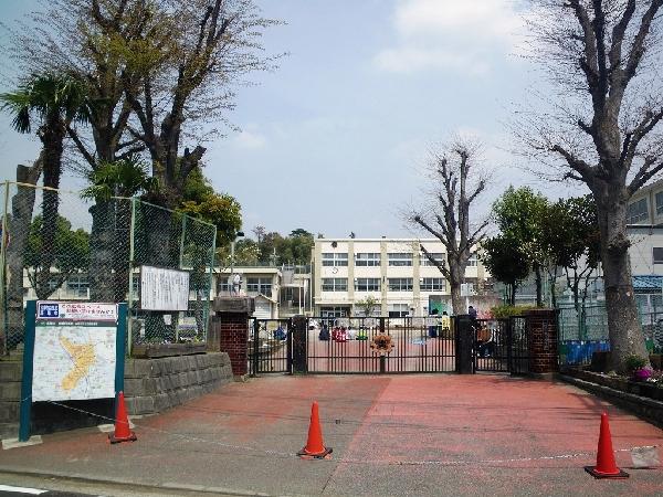 Primary school. Up to 1200m Yamauchi elementary school to Yamauchi elementary school, A 15-minute walk.