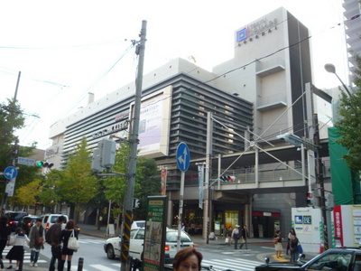 Shopping centre. 550m to Tokyu Square (shopping center)