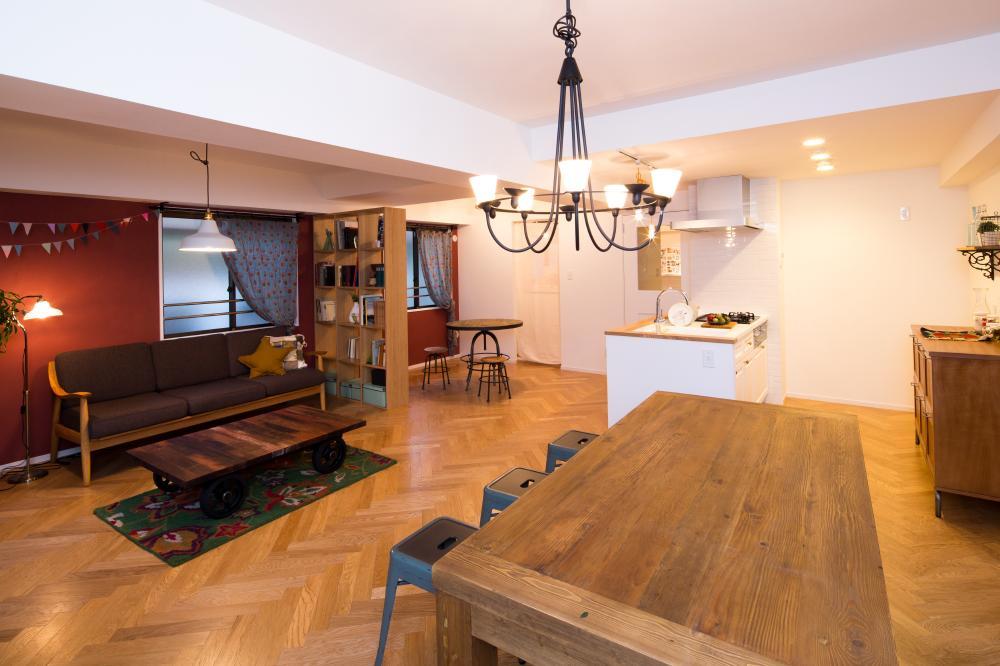 Living.  □ Apartment - Herringbone flooring distinctive living. To paint accent of wall-to-wall - (Style Renovation course)