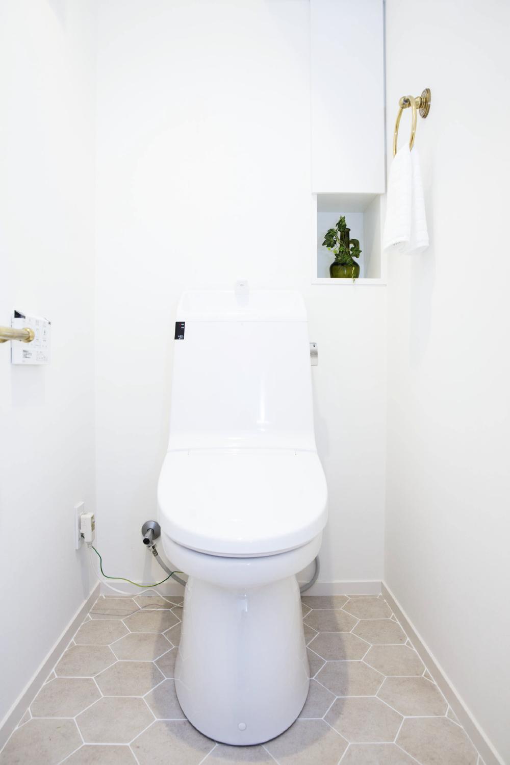 Other Equipment. Toilet newly established with standard equipment Washlet  ※ Floor material ・ Towel over ・ Paper holder is different from the standard specification.