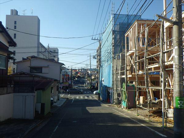 Local photos, including front road. Local front road