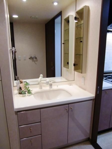 Wash basin, toilet. Furniture, etc. are not included in the price