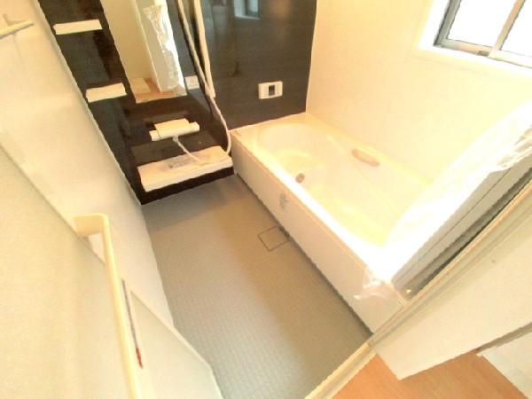 Bathroom. Spacious 1 tsubo size bus