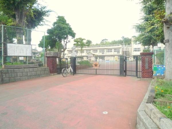 Primary school. 1000m until Yamauchi elementary school