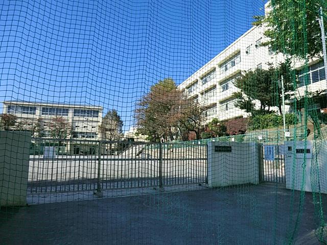 Primary school. It is located in safe distance to 550m commute to Yokohama Municipal Tana elementary school! Reputable Tana elementary school