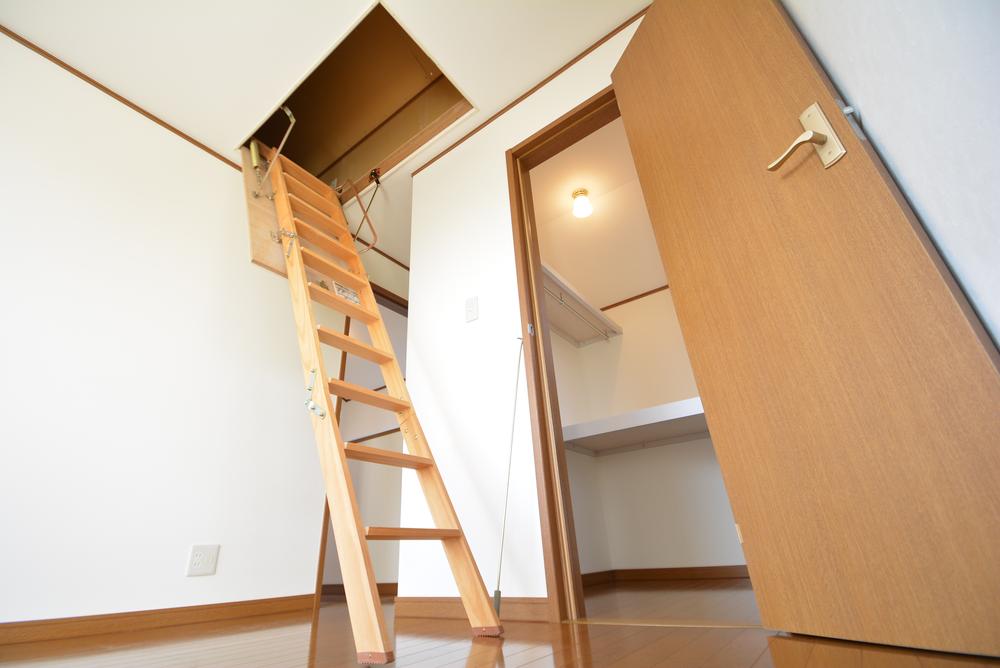 Receipt. Attic storage, It is also safe direction with much luggage with a walk-in closet ☆