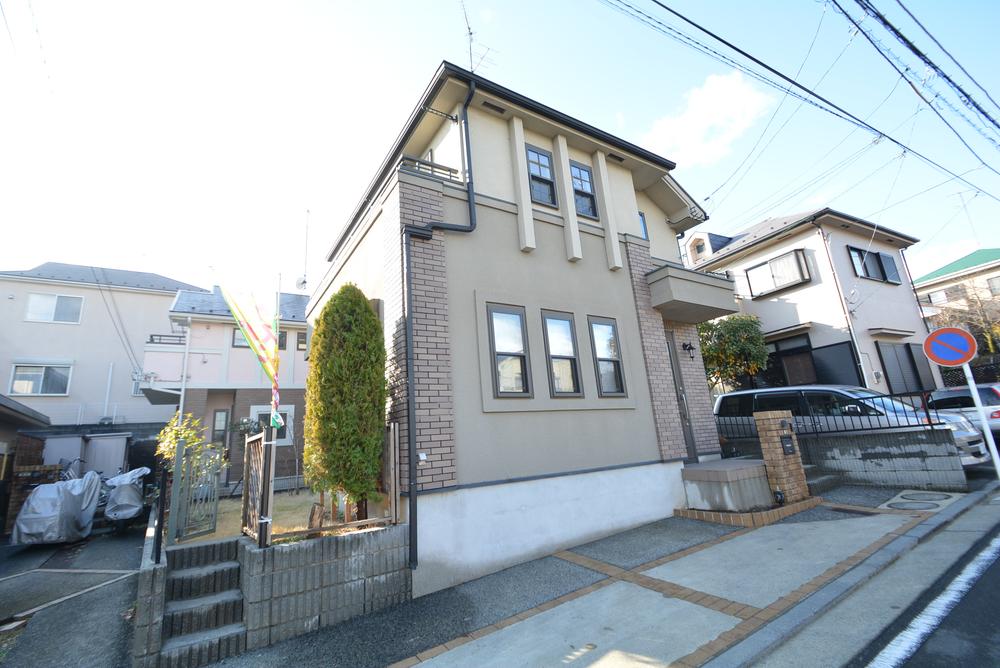 Local photos, including front road. The garden is bright even there in the house ☆
