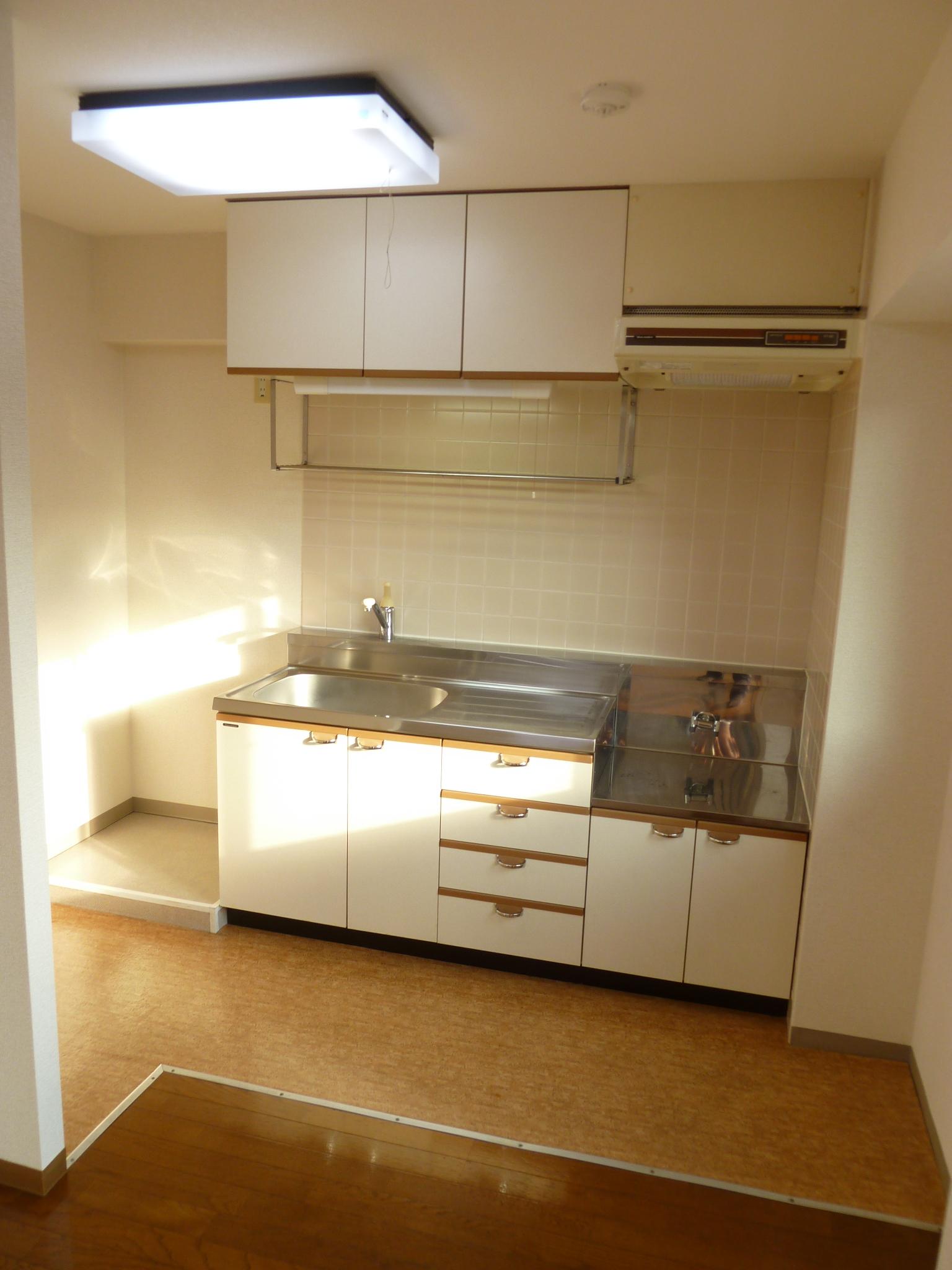 Kitchen. Gas two-burner can be installed