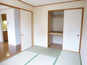 Living and room. There is a Japanese-style room.