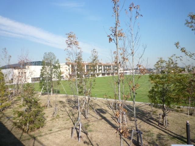 Primary school. 200m to Keio Yokohama Elementary