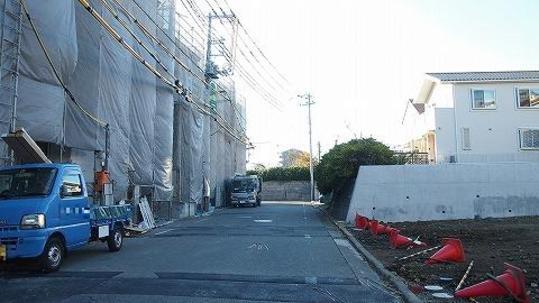 Local photos, including front road. Frontal road