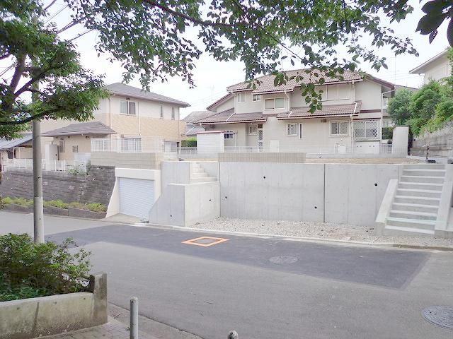 Local photos, including front road. Landscape from Mitakedai park side adjacent green grows. There is a wide open feeling of the front road. Local (July 2013) Shooting