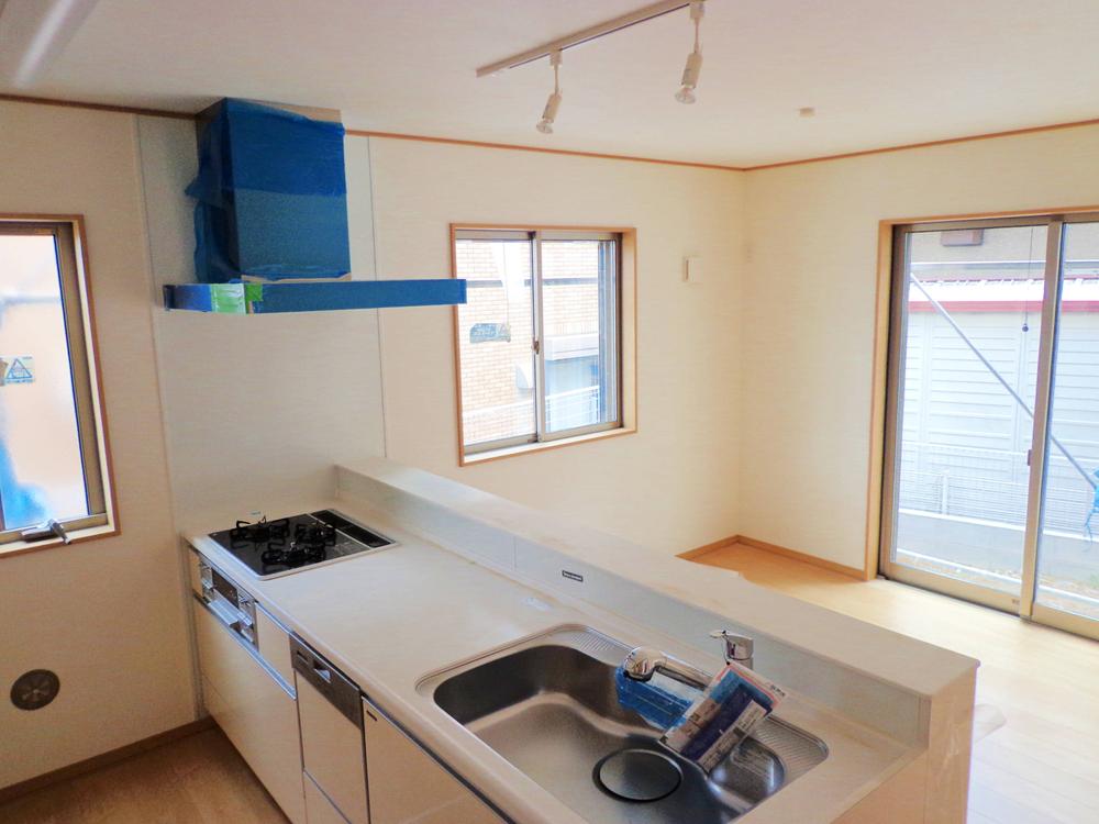 Kitchen. Full is an open type of face-to-face kitchen. Sense of unity with the LD, Please refer to the inter-open in the field.