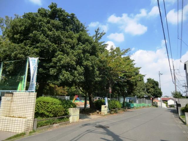 Streets around. 100m around until close to Eda the town is the road is wide quiet residential area