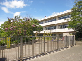 Primary school. Shin'ishikawa up to elementary school (elementary school) 740m