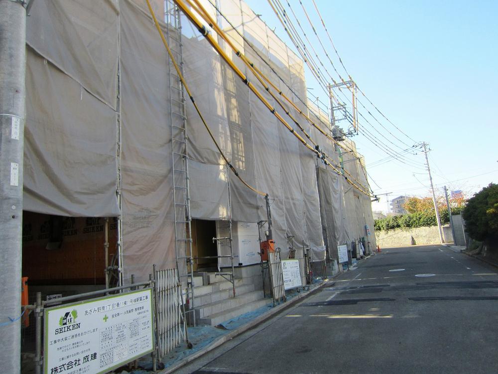 Local photos, including front road. Front road 6.5m ~ We in contact with the 12m of public roads.