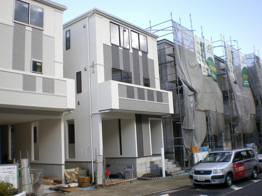 Local appearance photo. Local (12 May 2013) Shooting