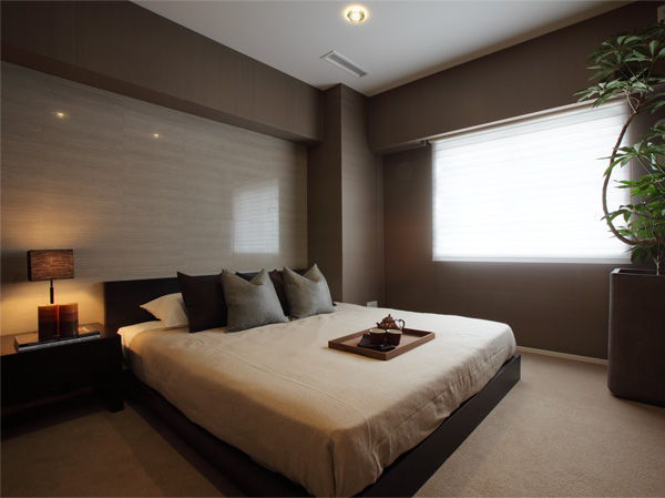 Interior.  [bedroom] So that to ensure the breadth of about 7 tatami, Comfortably be placed a double bed. So also are the hotel's walk-in closet, You can also clean storage luggage. (Model Room P type ・ Select 2 / Including some options ※ Compensation ・ Application deadline Yes)