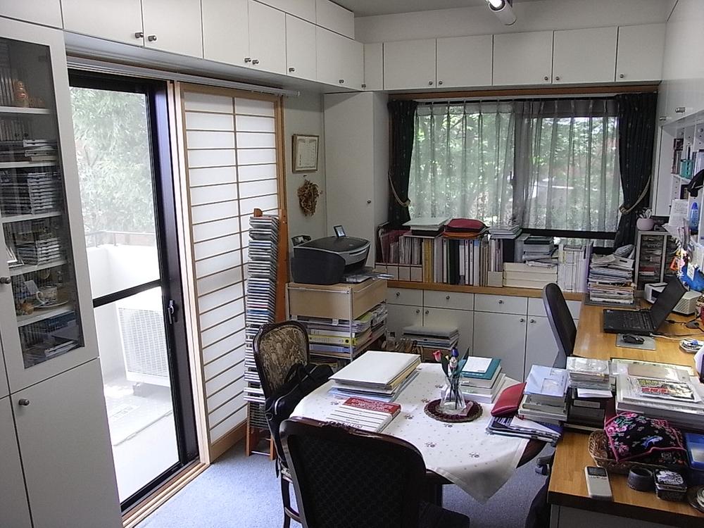 Non-living room. Western-style 12 Pledge