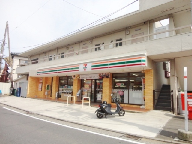 Convenience store. 410m to Seven-Eleven (convenience store)