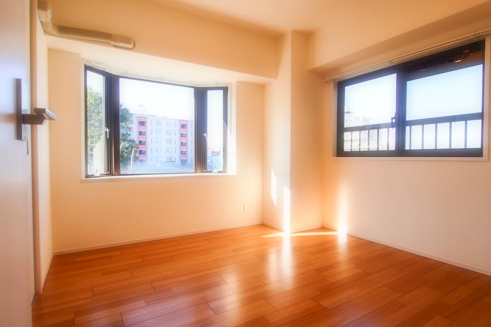 Non-living room. Indoor (12 May 2013) Shooting