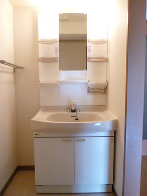 Washroom. Happy independence vanity ・ Washing machine in the room