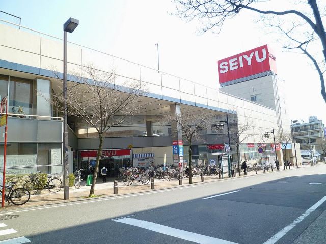 Supermarket. Seiyu to (super) 910m