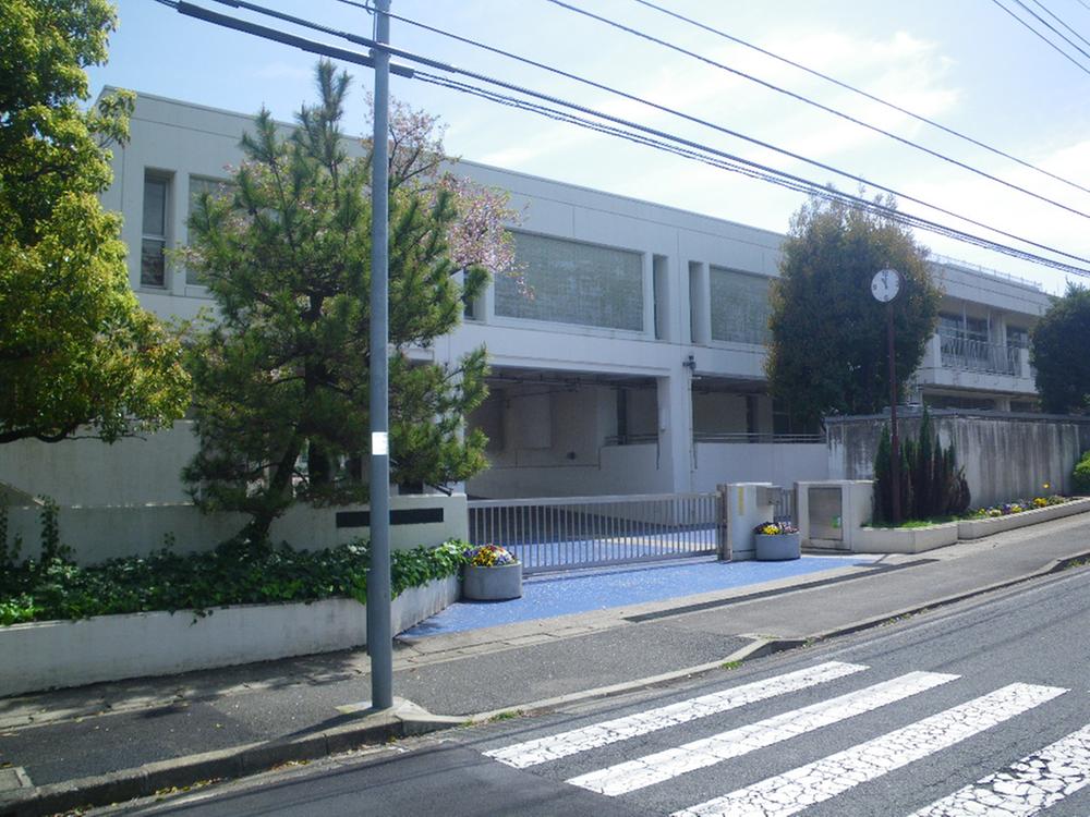Junior high school. Azamino 1200m until junior high school