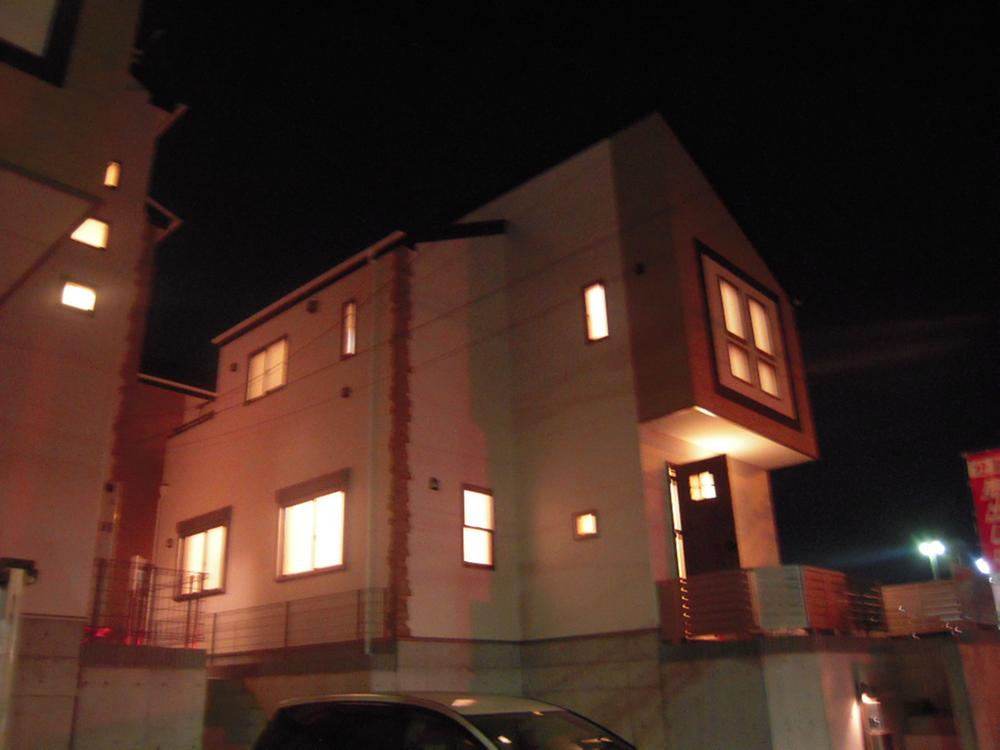 Local appearance photo. A Building is the appearance of the night