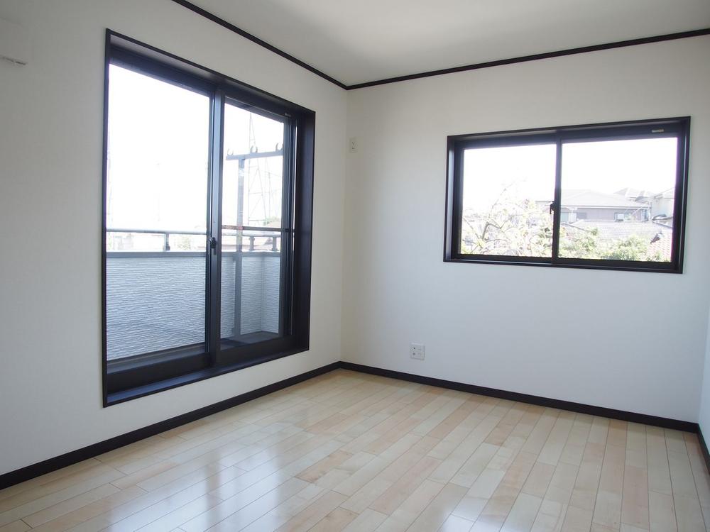 Same specifications photos (Other introspection). Same specifications